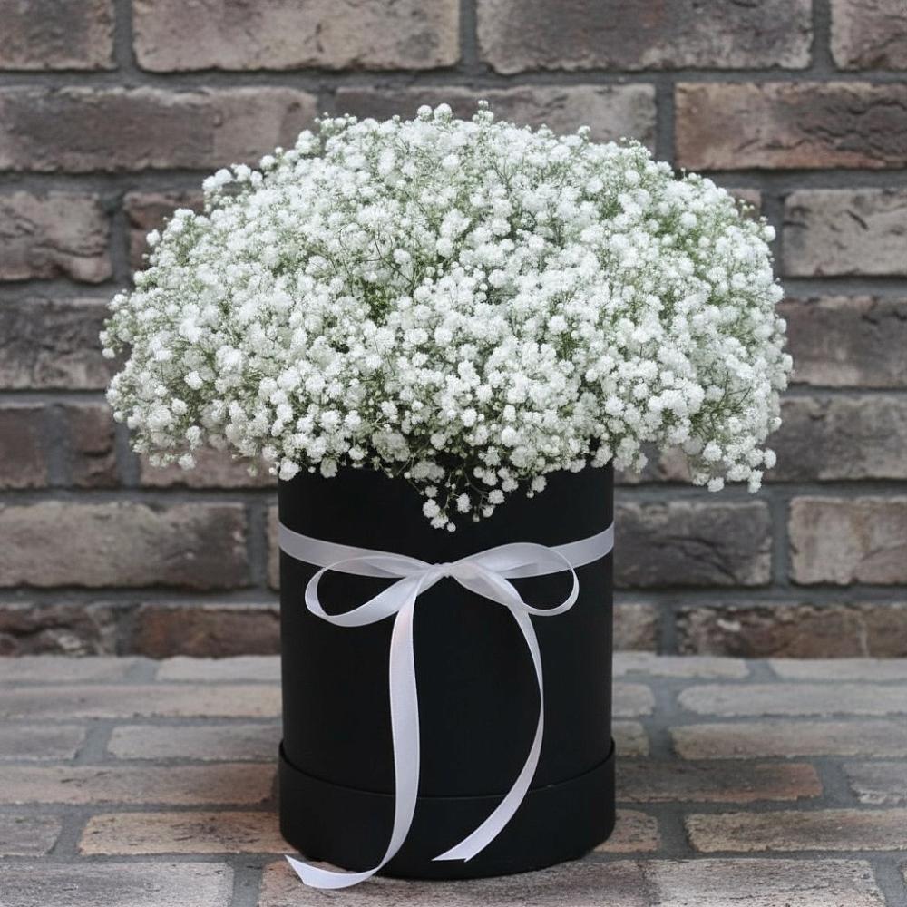 Цветочная композиция из Гипсофила в шляпной коробке в Большой Ирбе