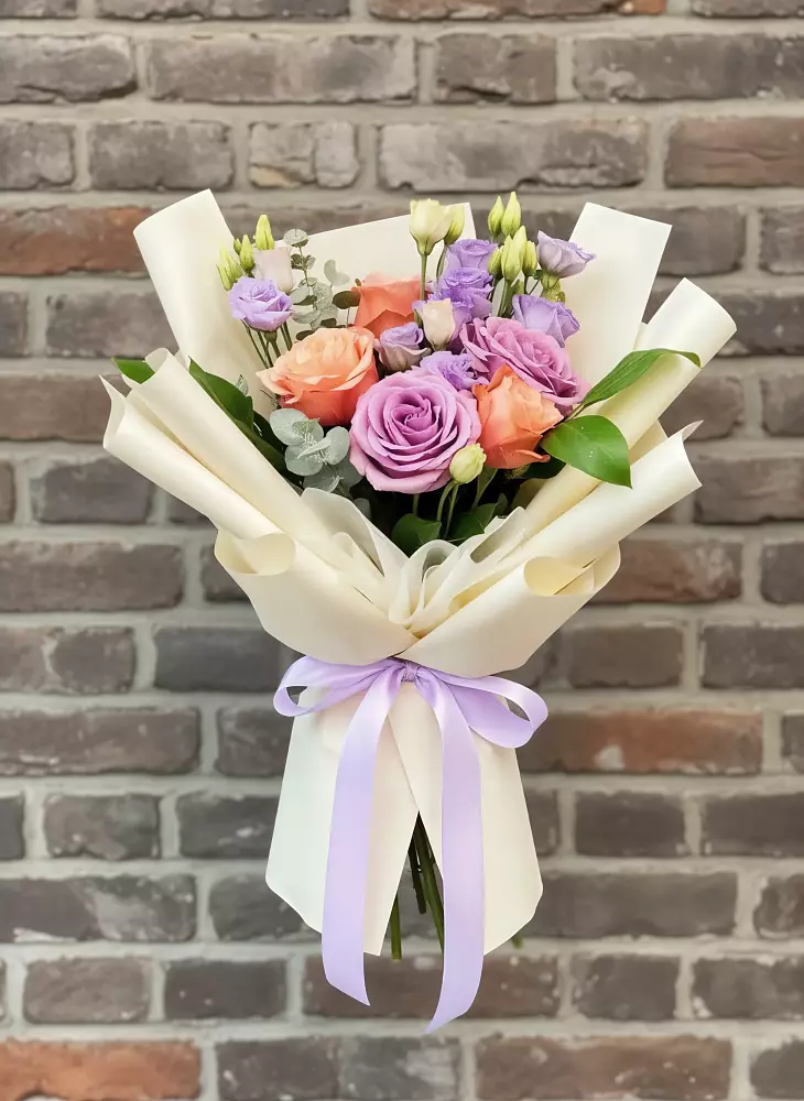 Букет цветов из: Лизиантусы и Розы в Большой Ирбе