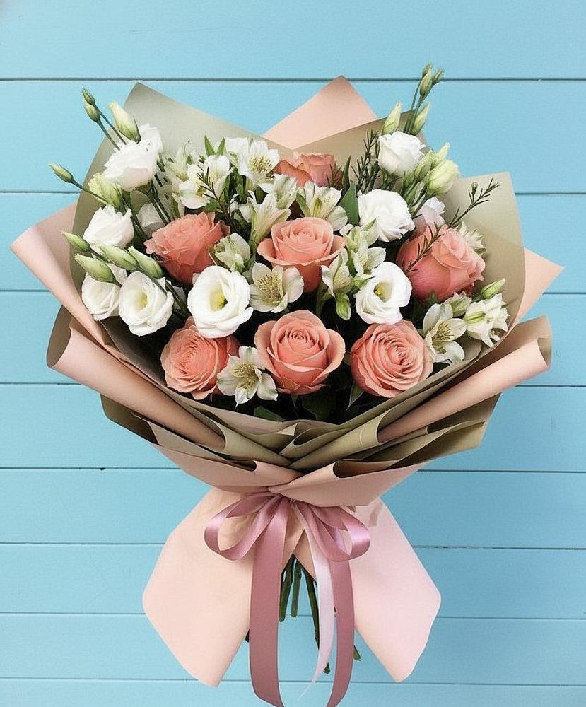Букет цветов из: Розы, Альстромерии и Лизиантусы в Большой Ирбе