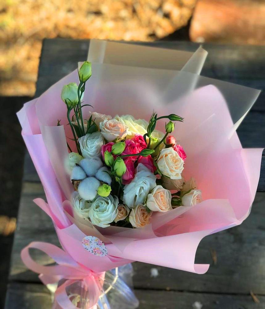 Букет цветов из: Розы и Лизиантусы в Большой Ирбе