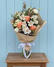 Букет цветов из:  Альстромерии, Лизиантусы, Розы и Хризантемы в Большой Ирбе