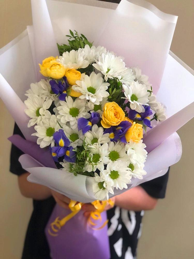 Букет цветов из: Ирисы, Хризантемы и Розы в Большой Ирбе