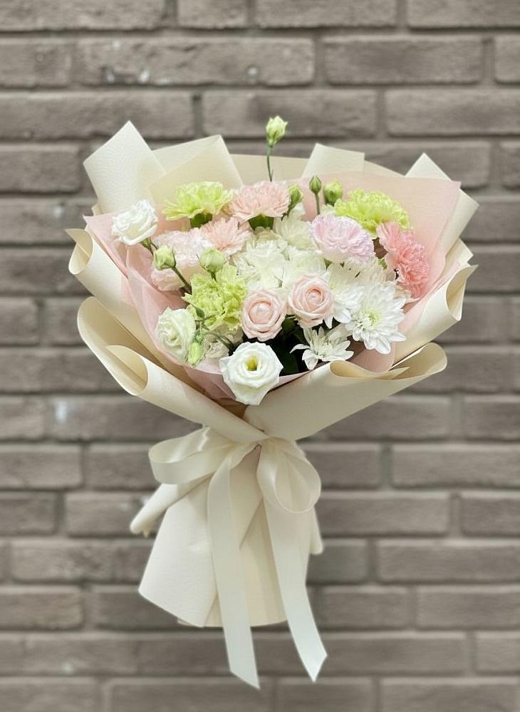 Букет цветов из: Гвоздики, Розы, Лизиантусы и Хризантемы в Большой Ирбе