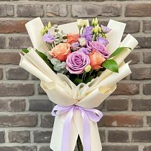 Букет цветов из:  Лизиантусы и Розы в Большой Ирбе