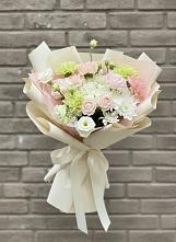 Букет цветов из:  Гвоздики, Розы, Лизиантусы и Хризантемы в Большой Ирбе