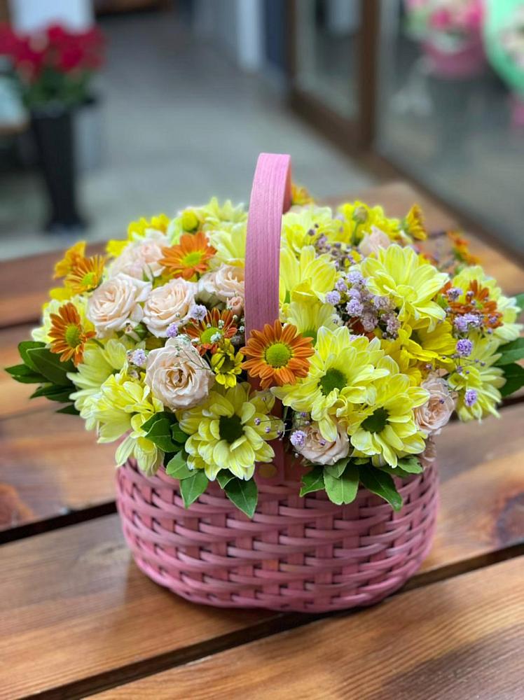 Цветочная композиция из Хризантемы и Розы в корзине в Большой Ирбе