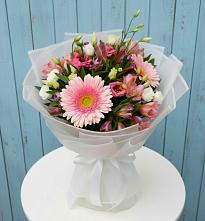 Букет цветов из:  Герберы, Альстромерии и Лизиантусы в Большой Ирбе