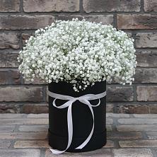 Цветочная композиция из Гипсофила в шляпной коробке в Большой Ирбе